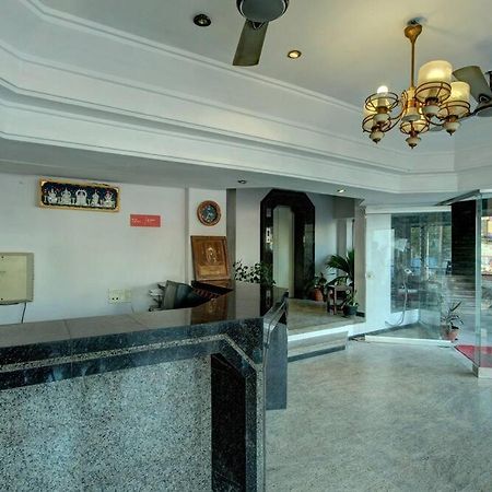 Hotel Padmam Madurai Bagian luar foto