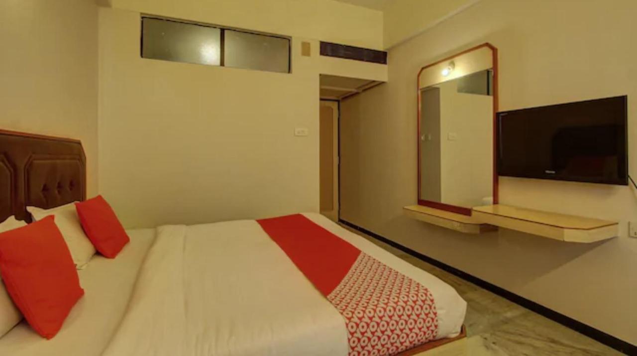 Hotel Padmam Madurai Bagian luar foto