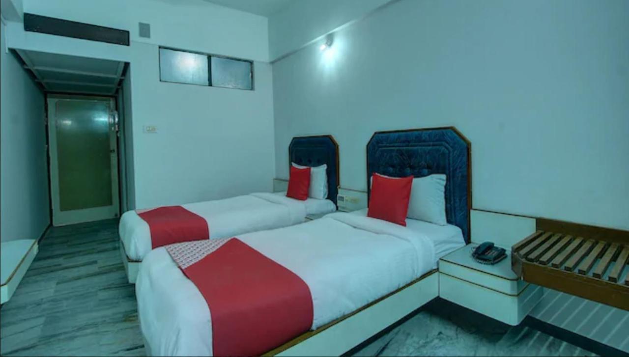 Hotel Padmam Madurai Bagian luar foto