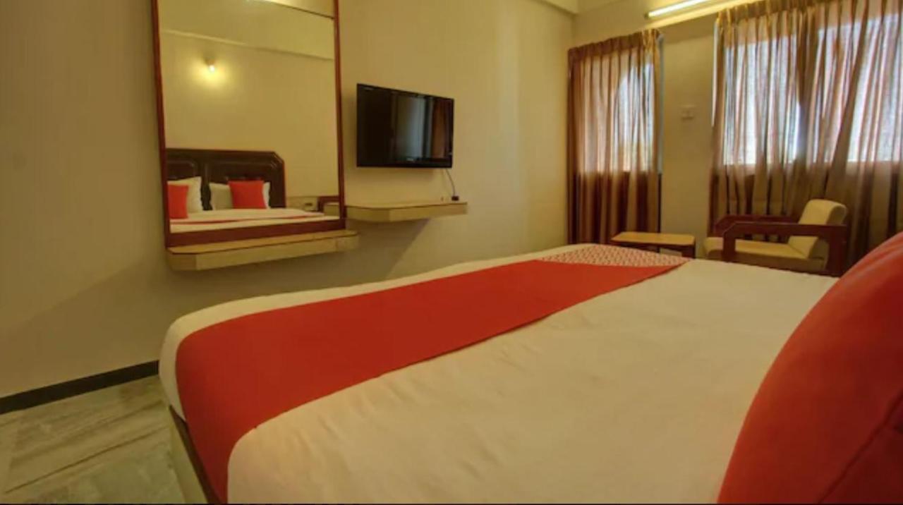 Hotel Padmam Madurai Bagian luar foto