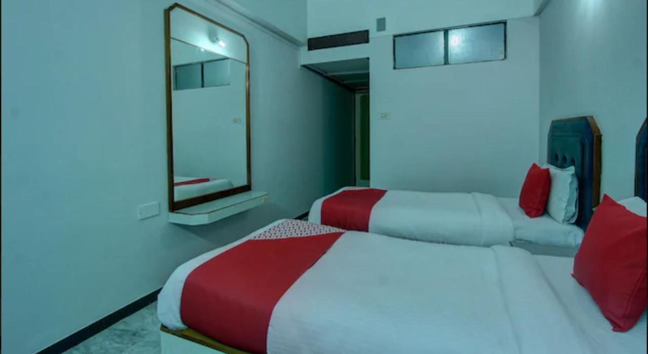 Hotel Padmam Madurai Bagian luar foto