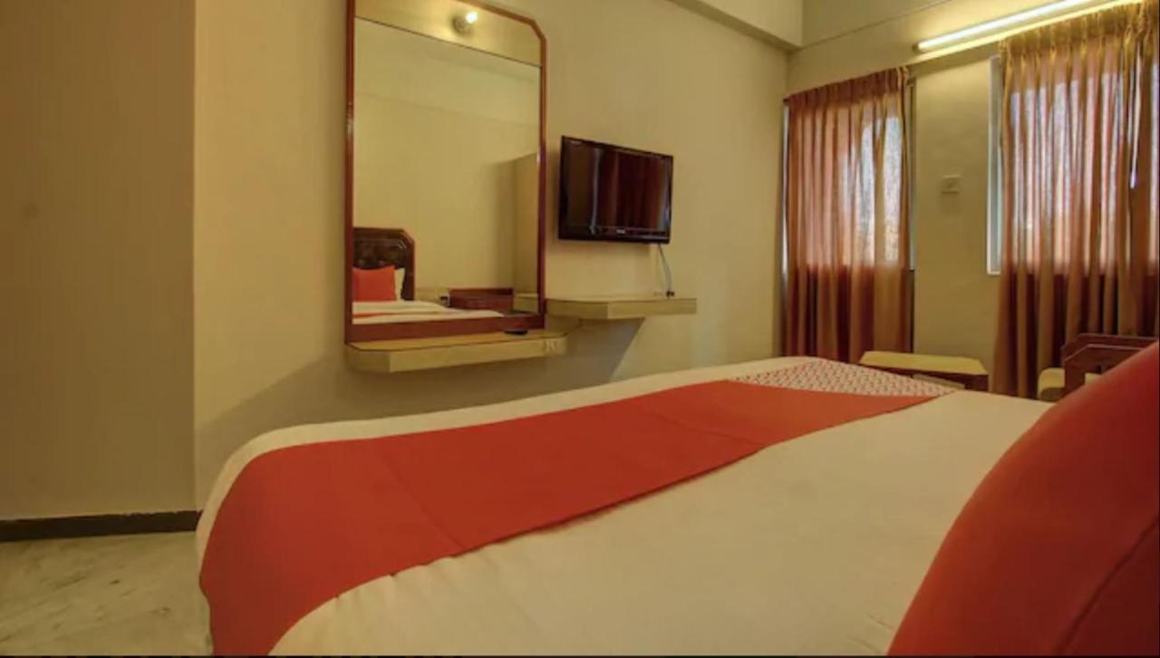 Hotel Padmam Madurai Bagian luar foto