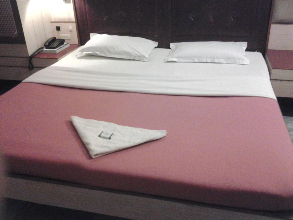 Hotel Padmam Madurai Bagian luar foto