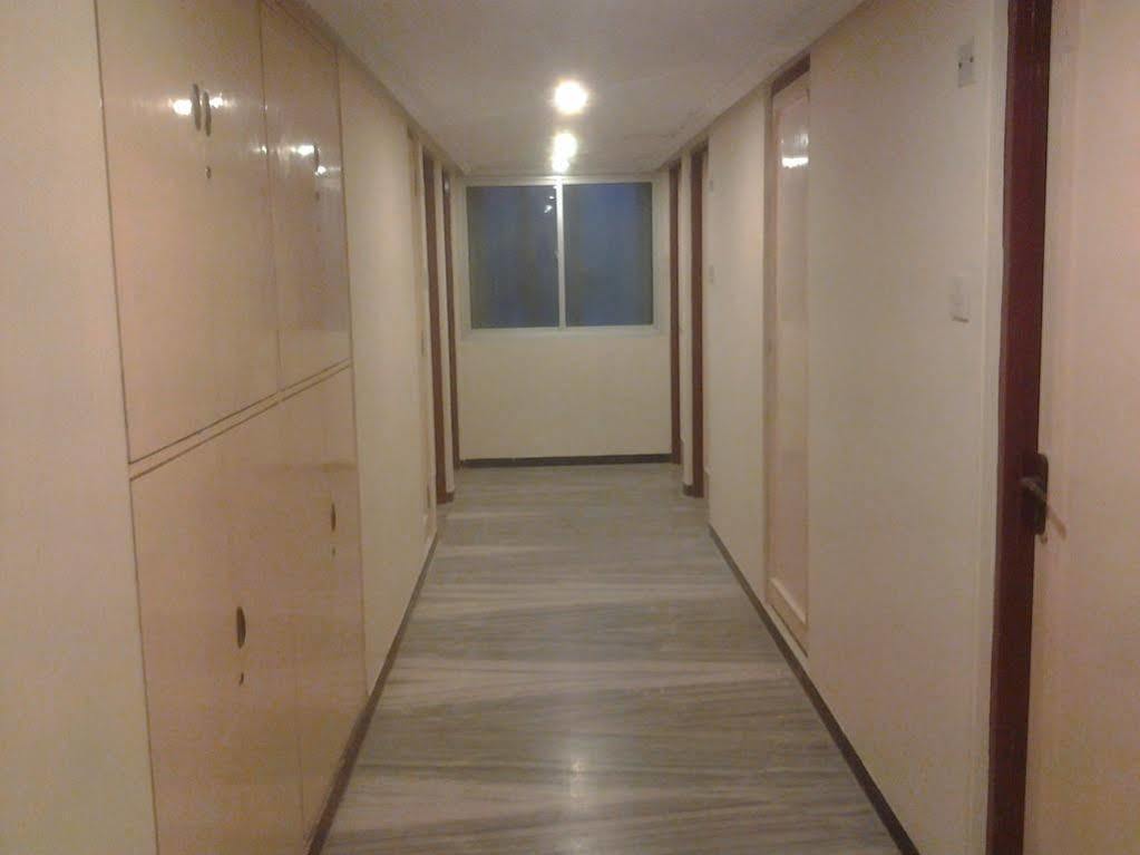 Hotel Padmam Madurai Bagian luar foto