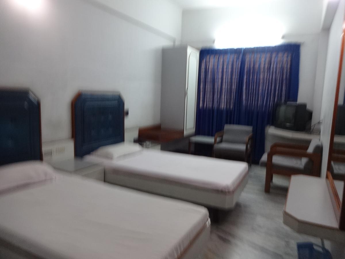 Hotel Padmam Madurai Bagian luar foto
