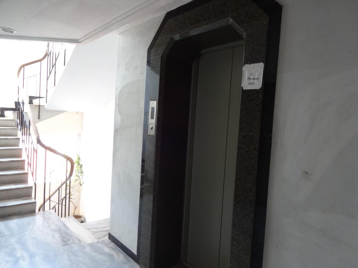 Hotel Padmam Madurai Bagian luar foto
