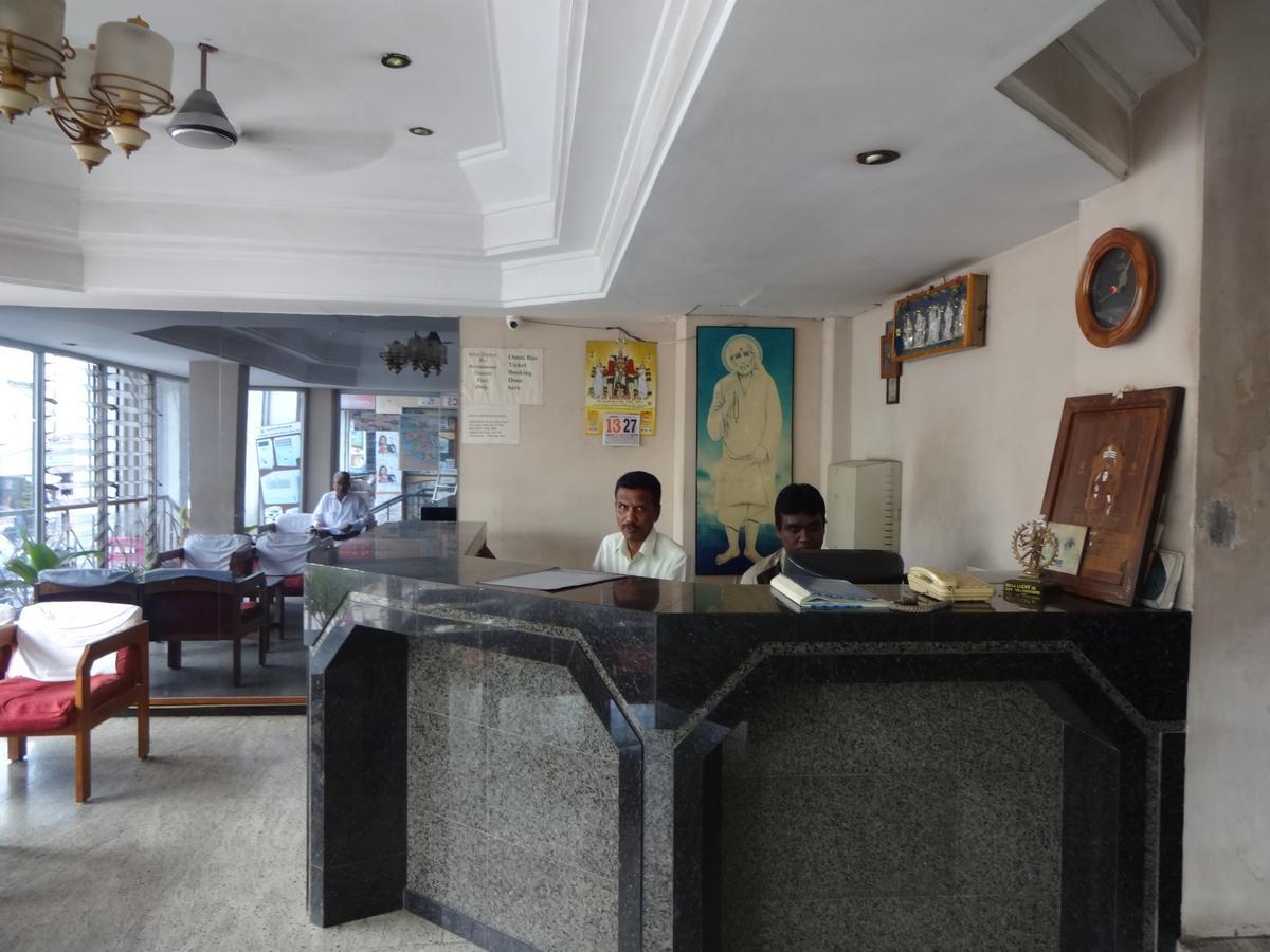 Hotel Padmam Madurai Bagian luar foto