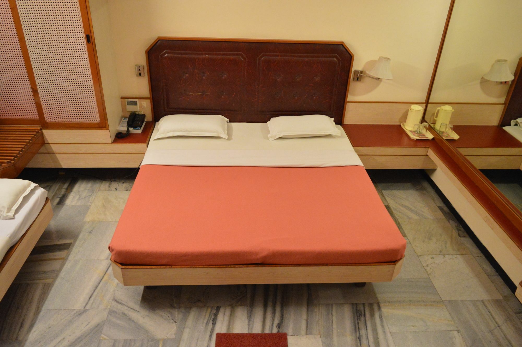 Hotel Padmam Madurai Bagian luar foto